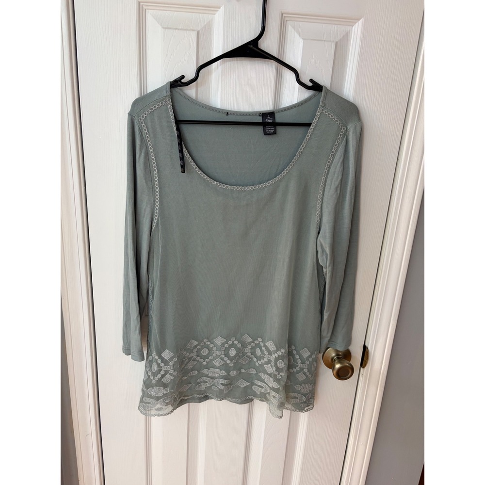 BKE Boutique Top Women Large Sage Green Embroidered Mesh Overlay 3/4 Sleeve Boho